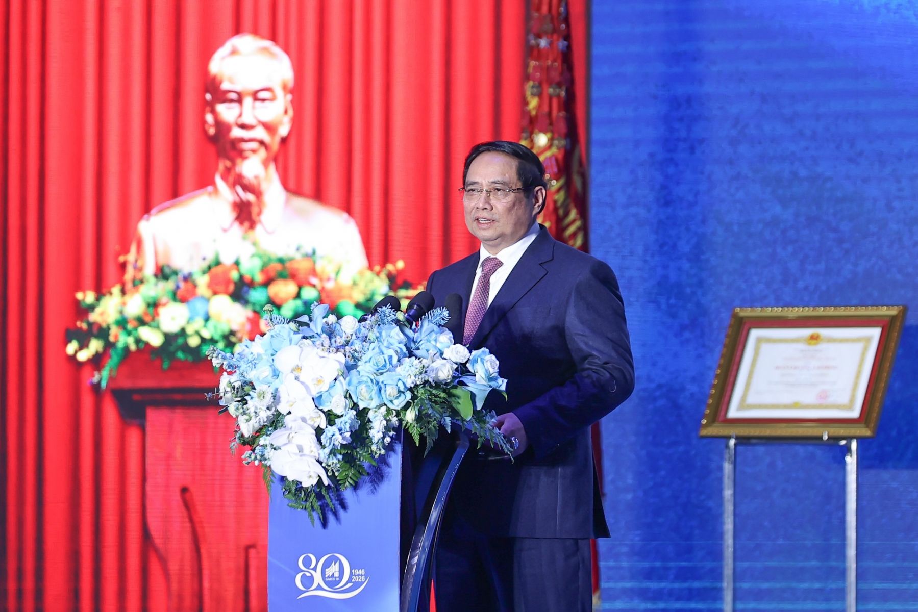 Thủ tướng: Dệt may cần vươn lên nấc thang giá trị cao hơn