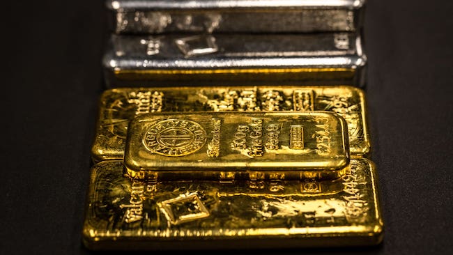 Vàng thế giới lần đầu tiên chạm ngưỡng 4,000 USD/oz