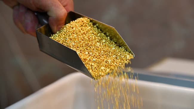 Vàng thế giới giảm nhẹ sau dữ liệu doanh số bán lẻ của Mỹ