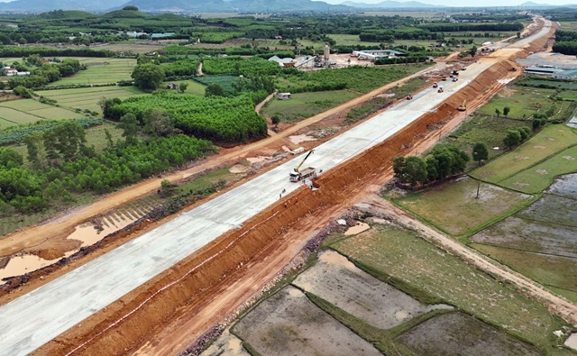 Thủ tướng yêu cầu tăng tốc giải ngân đầu tư công trong những ngày cuối năm