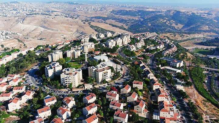 Israel không kích Iran, chứng khoán tương lai Mỹ giảm mạnh, giá dầu tăng vọt 11%