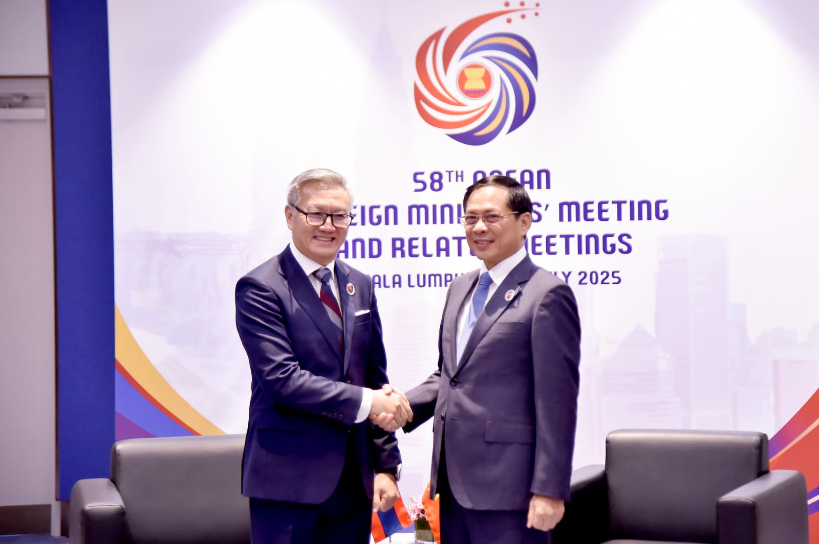 Thương mại Việt – Lào tăng 100,4% trong 5 tháng đầu năm