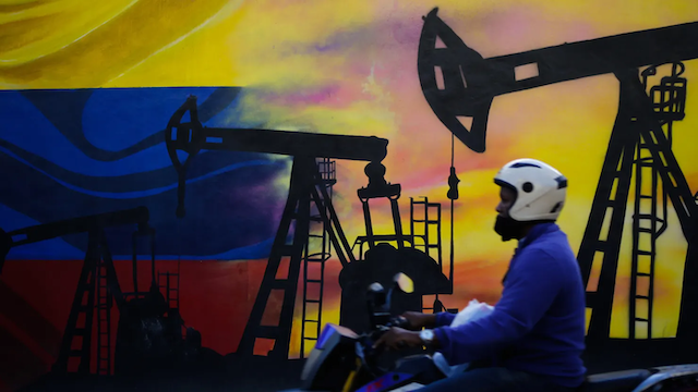 Giá dầu WTI tăng gần 2% sau sự vụ ở Venezuela