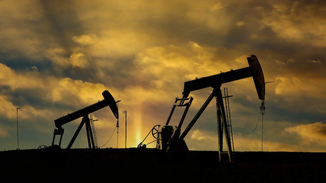 Giá dầu tăng gần 3%