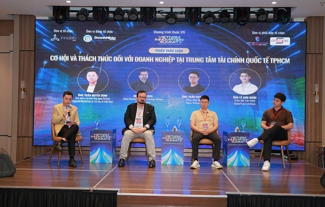 Trung tâm tài chính quốc tế TPHCM cần chiến lược đột phá để thu hẹp khoảng cách với Singapore và Hồng Kông