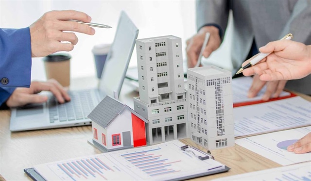 Các nhà quản lý tài sản trên toàn cầu cắt giảm đầu tư bất động sản