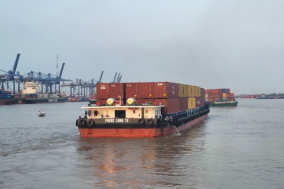 Sốt ruột với cước vận tải biển