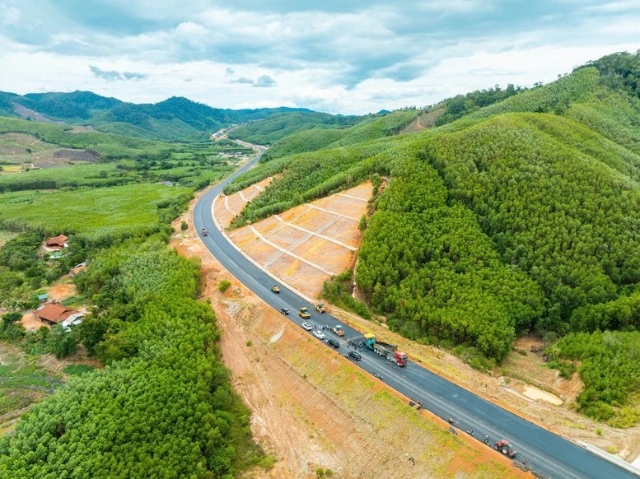Bộ Xây dựng siết chặt quản lý dự án, kiên quyết xử lý nhà thầu vi phạm tiến độ