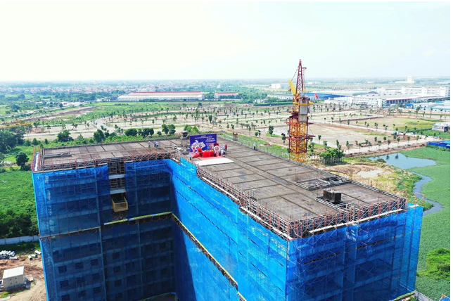 Hòa Phát cất nóc công trình hơn 800 căn nhà ở xã hội tại Hưng Yên