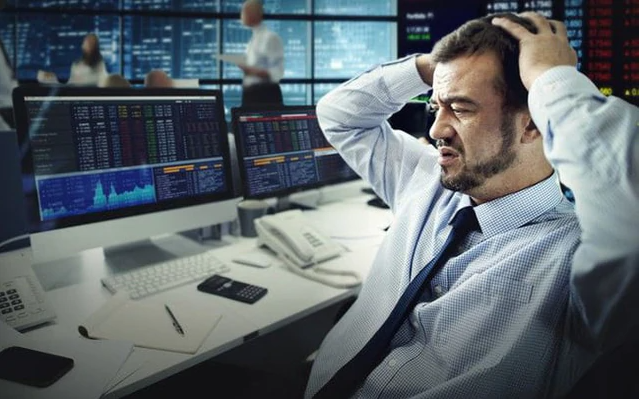 Khối ngoại bán thẳng tay 2.600 tỷ đồng ngay sau nâng hạng, điều gì đang diễn ra?