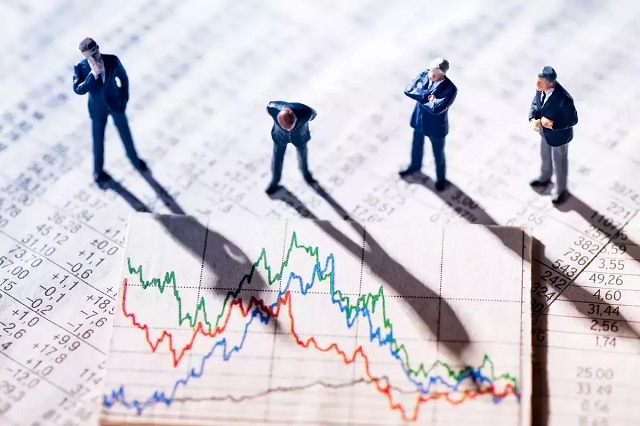 Dòng tiền rút khỏi nhóm bất động sản, chứng khoán