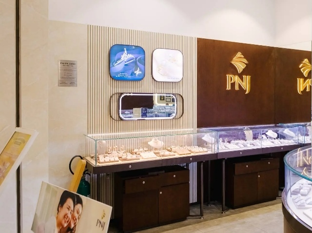 Cổ đông nội bộ PNJ đổi vai: Từ đỡ giá, trấn an đến đồng loạt thoái vốn
