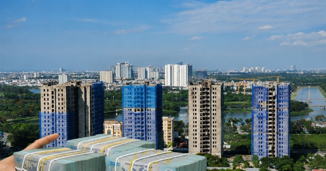 Ngân hàng rao bán 'đất vàng' Hà Nội, tính thu giữ biệt thự ở TPHCM