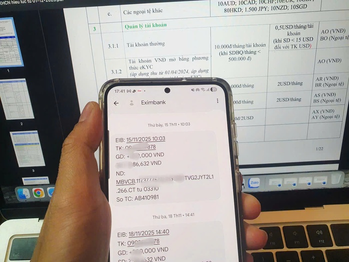 Lại tranh cãi ngân hàng thu phí quản lý tài khoản