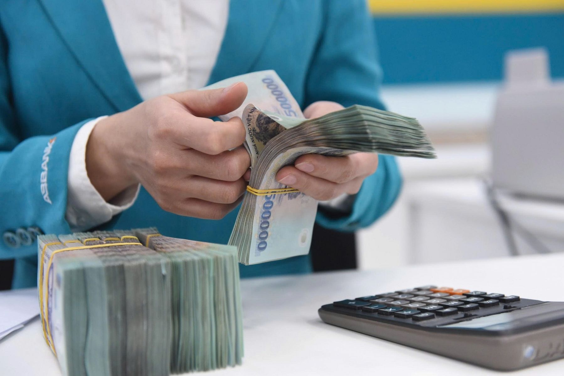 Muốn chia lợi nhuận bằng tiền mặt ngân hàng phải vượt qua '4 lớp vốn'