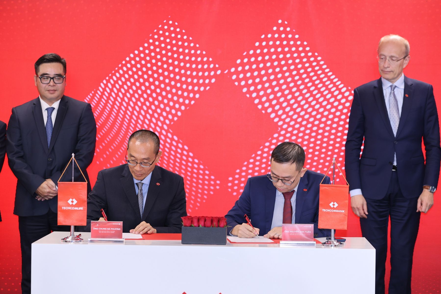 Techcombank chính thức phân phối sản phẩm Techcom Life, nâng tầm trải nghiệm bảo hiểm cho khách hàng Việt