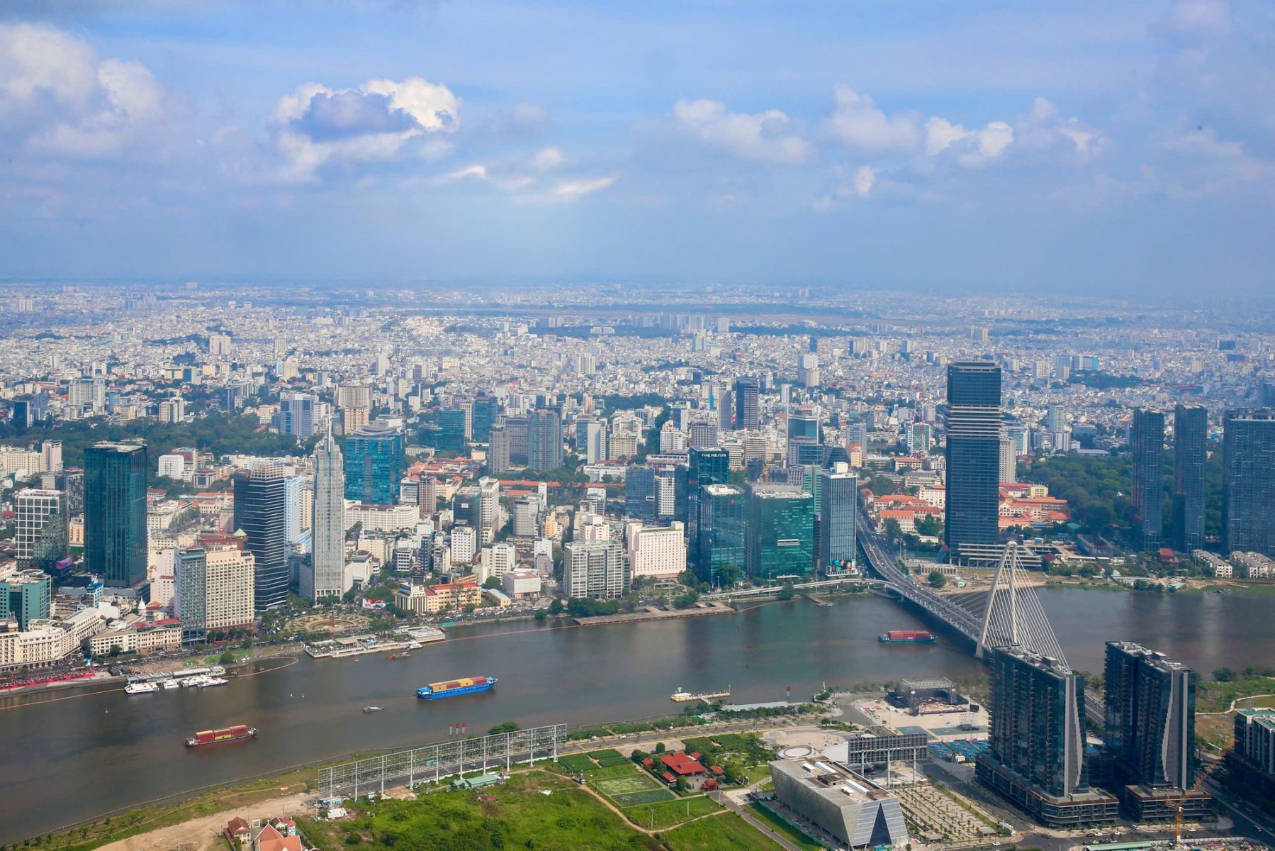 TPHCM xây dựng 2 cầu bộ hành, chuẩn bị đón Tết 2026