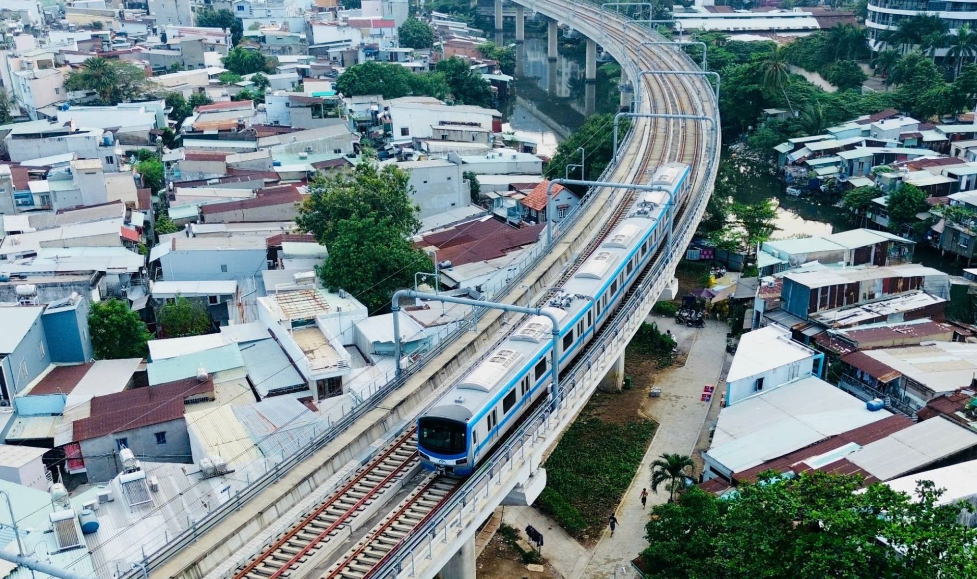 Metro TPHCM vướng vốn, giải ngân chậm