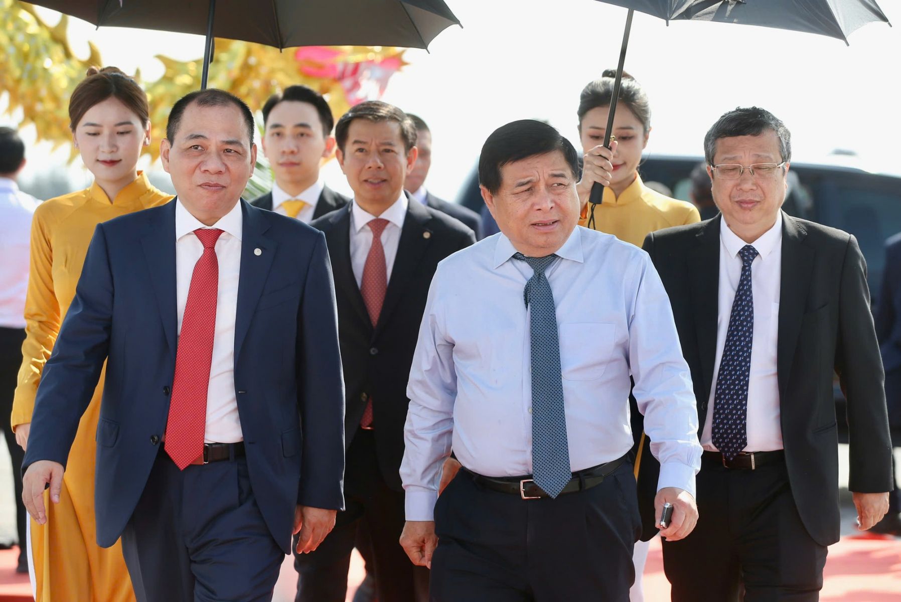 Chưa đầy 20 ngày nữa, Vingroup của tỷ phú Phạm Nhật Vượng sẽ khởi công loạt siêu dự án từ KĐT có vốn khủng nhất lịch sử đến metro, nhà máy thép